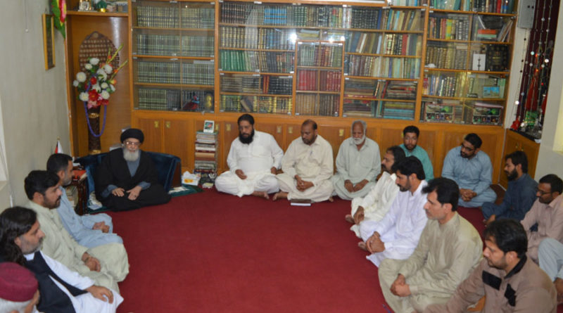 الحاج غلام مرتضی چوہان کی قیادت میں جنت البقیع کمیٹی کا وفد قائد ملت جعفریہ آغا سید حامد علی شاہ موسوی سے ملاقات کررہا ہے ۔